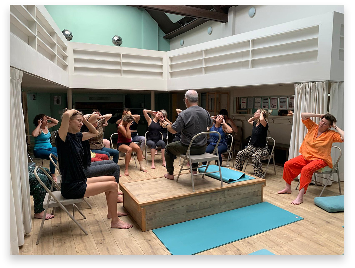 Eric Cooper Teaching Kayak Elbows at Yoga on Call in Ghent Belgium